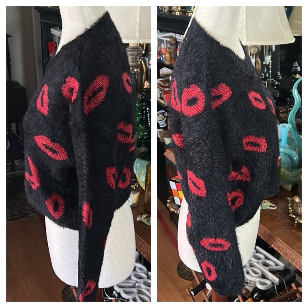 Fuzzy Lip Pattern Pullover Sweater - image 4